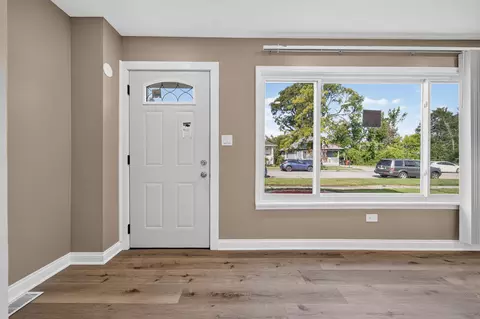 Entry Way - 17089 Crane Ave, Hazel Crest, IL 60429 photo 2 of 4