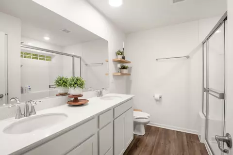 Bath - 1009 Draper Rd, Mchenry, IL 60050 photo 2 of 3