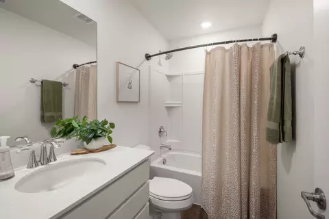 Bath - 1009 Draper Rd, Mchenry, IL 60050 photo 3 of 3