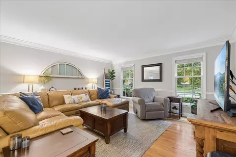Living - 2701 Old Mill Ln, Rolling Meadows, IL 60008 photo 3 of 4
