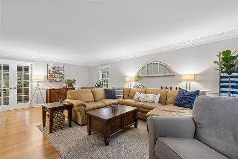 Living - 2701 Old Mill Ln, Rolling Meadows, IL 60008 photo 4 of 4