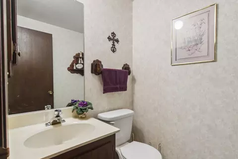 Bath - 45 Willow Cir, Cary, IL 60013 photo 1 of 4