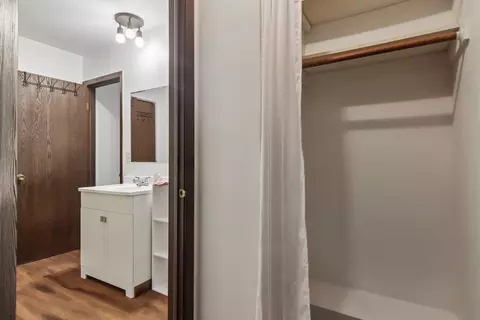 Bath - 45 Willow Cir, Cary, IL 60013 photo 2 of 4