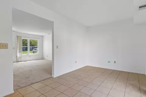 Living - 45 Willow Cir, Cary, IL 60013 photo 3 of 3