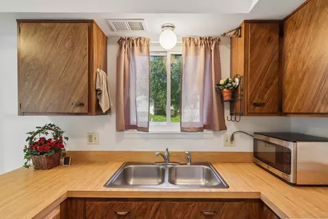 Kitchen - 45 Willow Cir, Cary, IL 60013 photo 4 of 5
