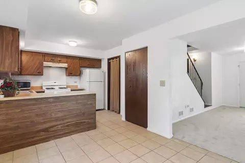 Kitchen - 45 Willow Cir, Cary, IL 60013 photo 1 of 5