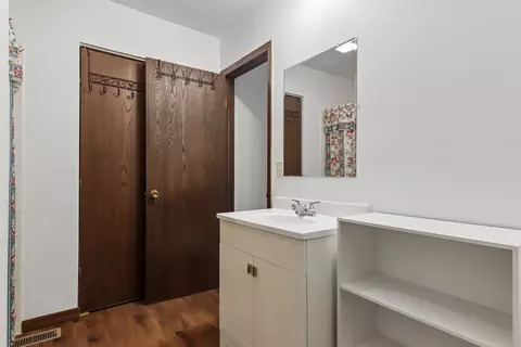 Bath - 45 Willow Cir, Cary, IL 60013 photo 3 of 4