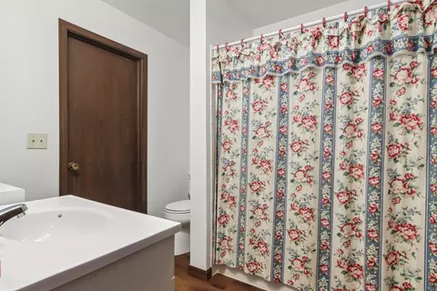 Bath - 45 Willow Cir, Cary, IL 60013 photo 4 of 4