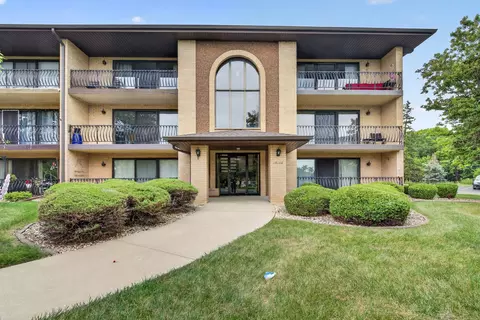 15110 Evergreen Dr #1C, Orland Park, IL 60462