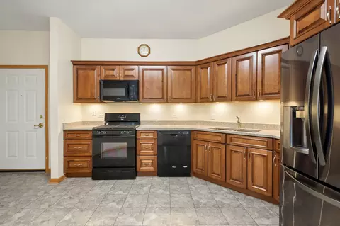 Kitchen - 3125 Town Square Dr #401, Rolling Meadows, IL 60008 photo 2 of 3