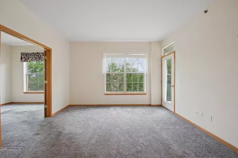 Living - 3125 Town Square Dr #401, Rolling Meadows, IL 60008 photo 3 of 3