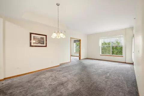 Living - 3125 Town Square Dr #401, Rolling Meadows, IL 60008 photo 1 of 3