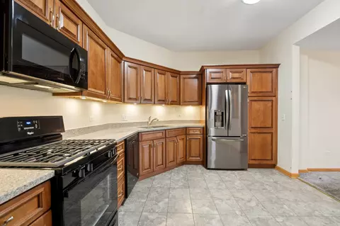 Kitchen - 3125 Town Square Dr #401, Rolling Meadows, IL 60008 photo 3 of 3
