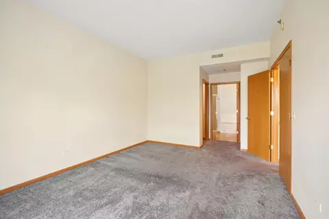 Bedroom - 3125 Town Square Dr #401, Rolling Meadows, IL 60008 photo 2 of 3