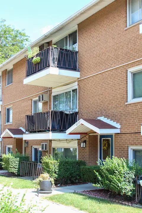 6111 W 64th Pl #3, Chicago, IL 60638