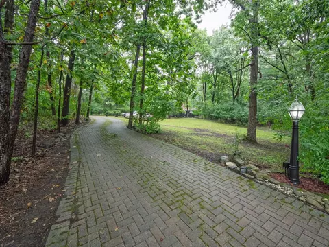 15 W450 89th St, Burr Ridge, IL 60527