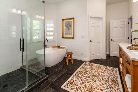 Bath - 1505 Gleneagle Dr, Marion, IL 62959 photo 3 of 7