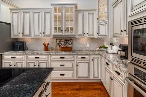 Kitchen - 1505 Gleneagle Dr, Marion, IL 62959 photo 6 of 7