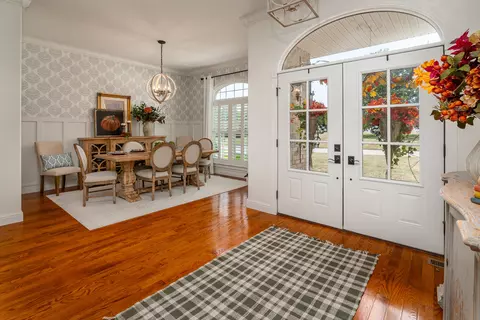 Entry Way - 1505 Gleneagle Dr, Marion, IL 62959 photo 2 of 5