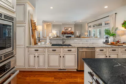 Kitchen - 1505 Gleneagle Dr, Marion, IL 62959 photo 5 of 7