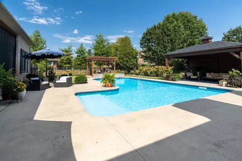 Exterior - 1505 Gleneagle Dr, Marion, IL 62959 photo 6 of 30