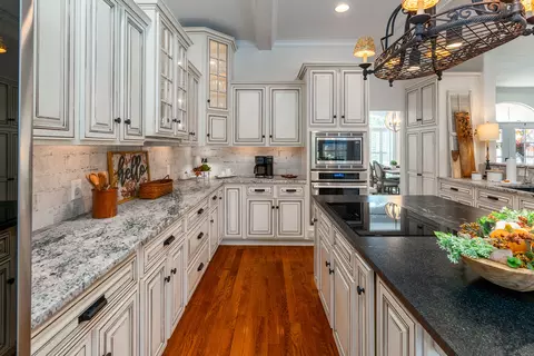 Kitchen - 1505 Gleneagle Dr, Marion, IL 62959 photo 3 of 7