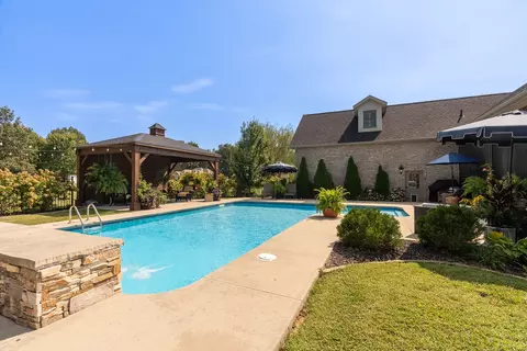 Exterior - 1505 Gleneagle Dr, Marion, IL 62959 photo 13 of 30
