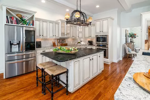 Kitchen - 1505 Gleneagle Dr, Marion, IL 62959 photo 2 of 7