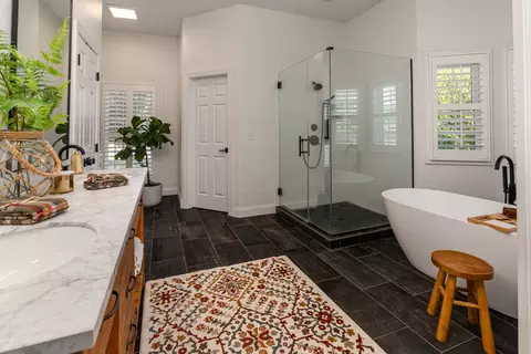 Bath - 1505 Gleneagle Dr, Marion, IL 62959 photo 1 of 7