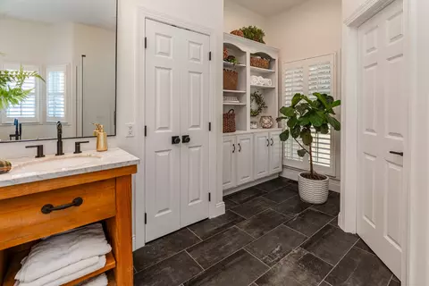 Bath - 1505 Gleneagle Dr, Marion, IL 62959 photo 2 of 7