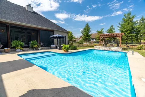 Exterior - 1505 Gleneagle Dr, Marion, IL 62959 photo 8 of 30