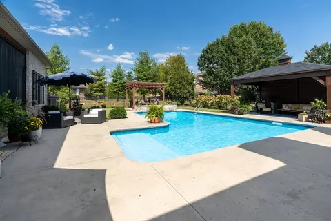 Exterior - 1505 Gleneagle Dr, Marion, IL 62959 photo 7 of 30