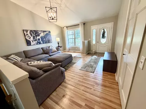 Entry Way - 5024 Spring Rd, Mchenry, IL 60050 photo 1 of 2