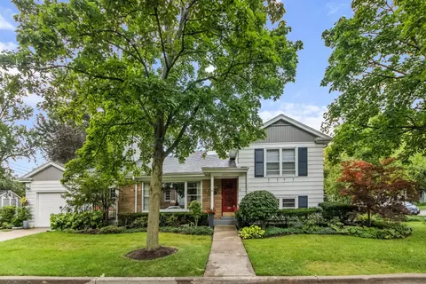 2761 Lincolnwood Dr, Evanston, IL 60201