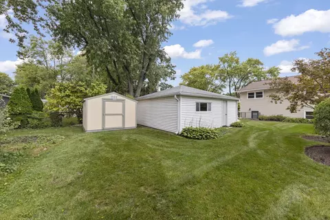 Exterior - 1302 Coolidge Ave, Wheaton, IL 60189 photo 3 of 5