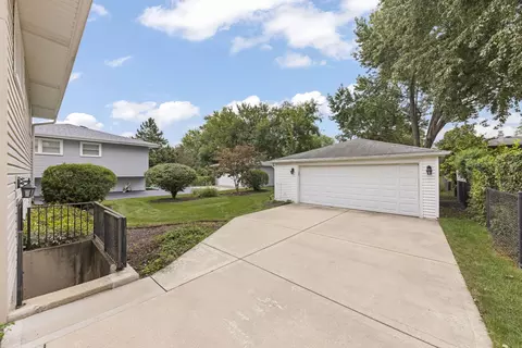 Exterior - 1302 Coolidge Ave, Wheaton, IL 60189 photo 5 of 5