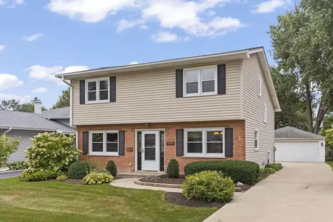 Exterior - 1302 Coolidge Ave, Wheaton, IL 60189 photo 2 of 5