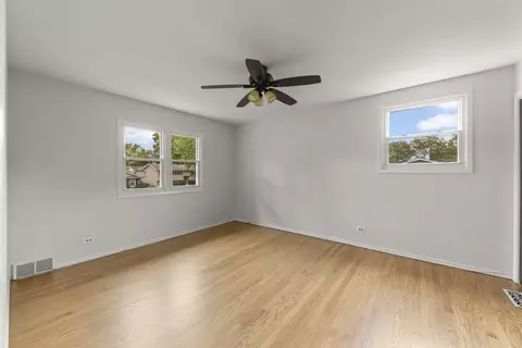 Bedroom - 1302 Coolidge Ave, Wheaton, IL 60189 photo 3 of 4