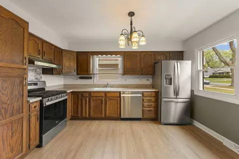 Kitchen - 1302 Coolidge Ave, Wheaton, IL 60189 photo 2 of 2