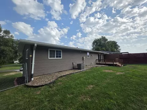 Exterior - 306 Edwards St, Payson, IL 62360 photo 5 of 8