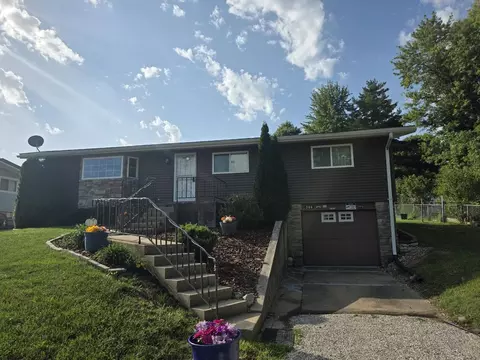 Exterior - 306 Edwards St, Payson, IL 62360 photo 2 of 8