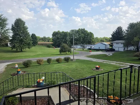 Exterior - 306 Edwards St, Payson, IL 62360 photo 3 of 8