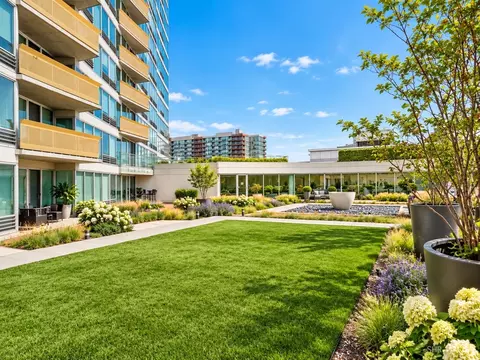 Exterior - 1720 Maple Ave #910, Evanston, IL 60201 photo 10 of 33