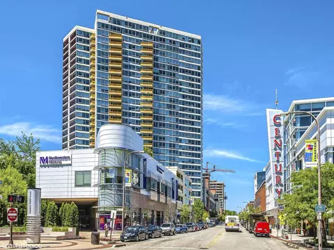 1720 Maple Ave #910, Evanston, IL 60201