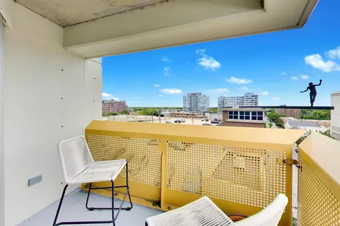 Exterior - 1720 Maple Ave #910, Evanston, IL 60201 photo 2 of 33