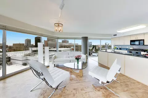 Living - 1720 Maple Ave #910, Evanston, IL 60201 photo 4 of 10