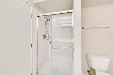 Bath - 1720 Maple Ave #910, Evanston, IL 60201 photo 5 of 7
