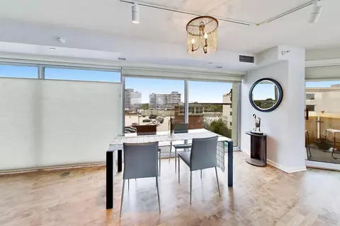 Dining - 1720 Maple Ave #910, Evanston, IL 60201 photo 2 of 5