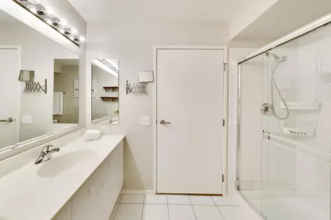 Bath - 1720 Maple Ave #910, Evanston, IL 60201 photo 4 of 7
