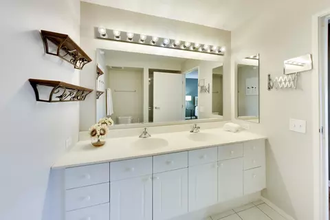 Bath - 1720 Maple Ave #910, Evanston, IL 60201 photo 3 of 7